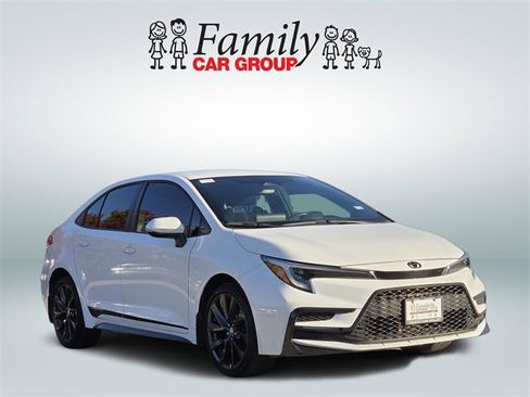 Used 2023 Toyota Corolla SE image 2