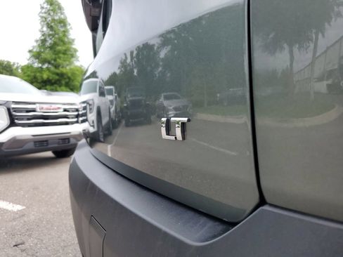 Used 2023 Chevrolet Traverse LT FWD image 8