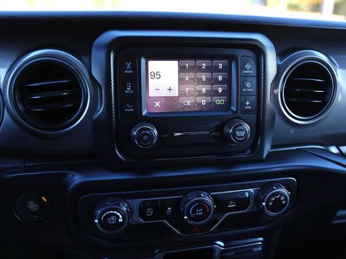 Used 2021 Jeep Wrangler Unlimited Sport image 24