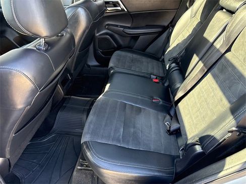 Used 2024 Mitsubishi Outlander SE Black Edition image 18