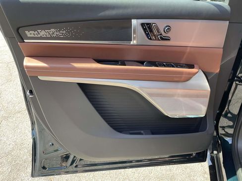 New 2026 Cadillac Vistiq Platinum image 16