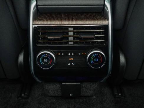 New 2025 Land Rover Range Rover Long Wheelbase SE image 17