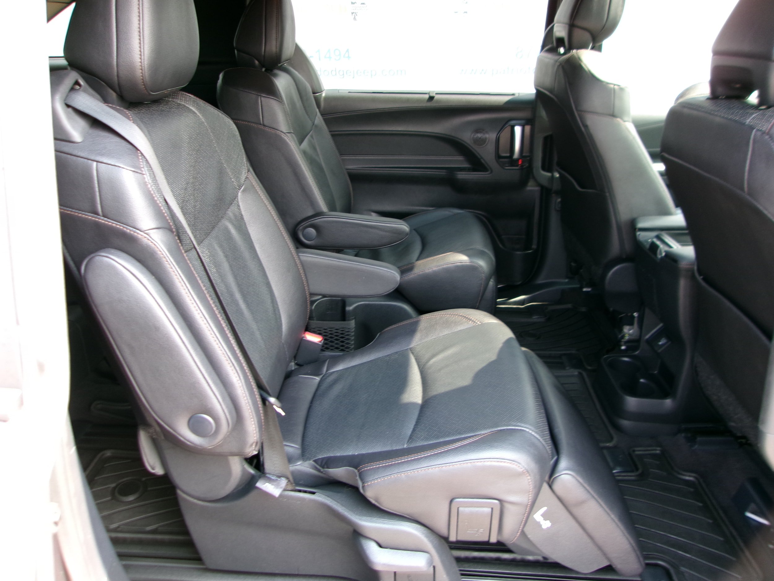 Used 2025 Toyota Sienna Limited AWD/4WD image 9