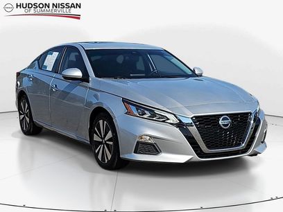 Used 2022 Nissan Altima 2.5 SV w/ SV Premium Package