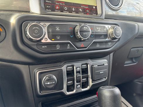 Used 2023 Jeep Gladiator Overland image 27