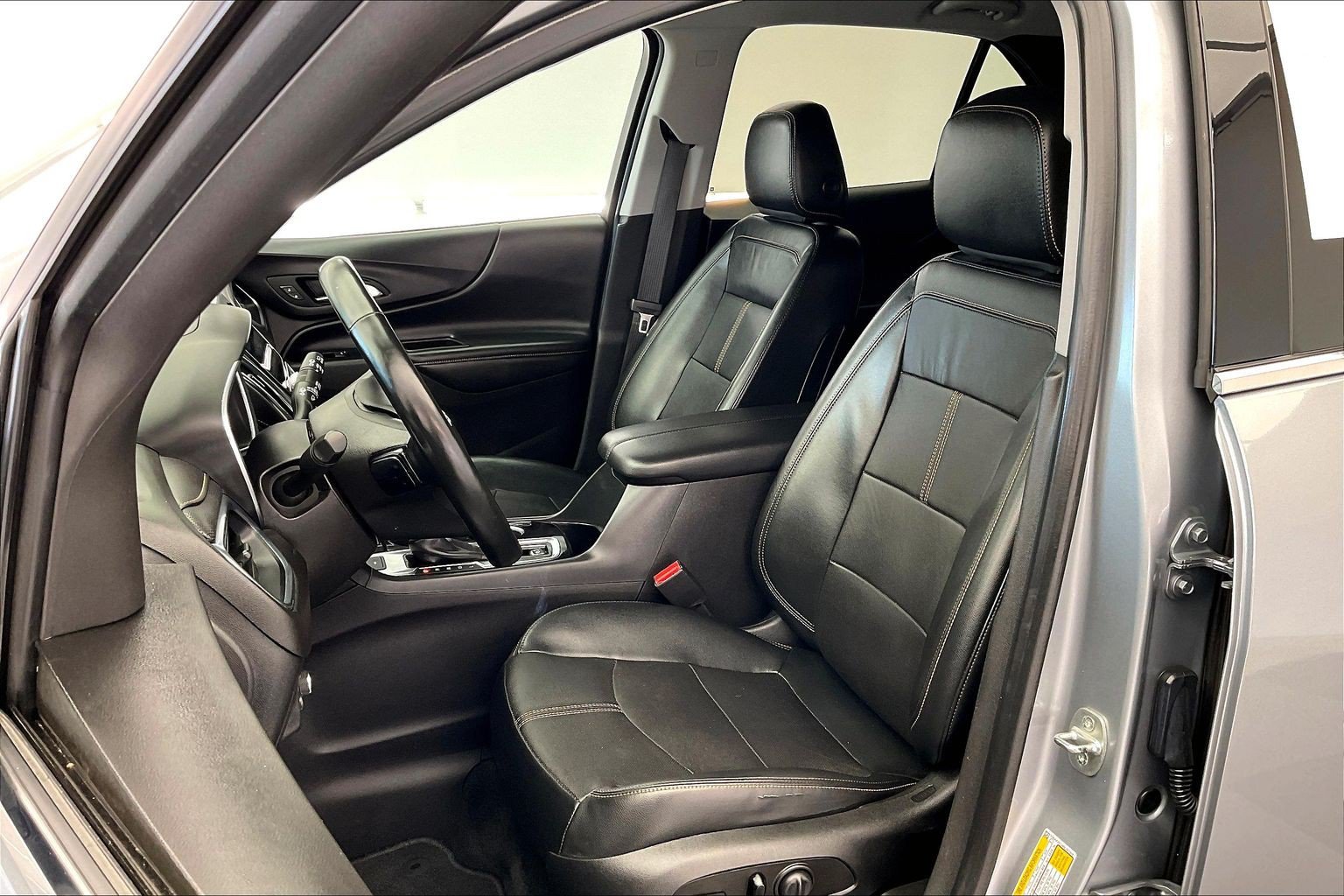 Used 2023 Chevrolet Equinox Premier AWD/4WD image 17