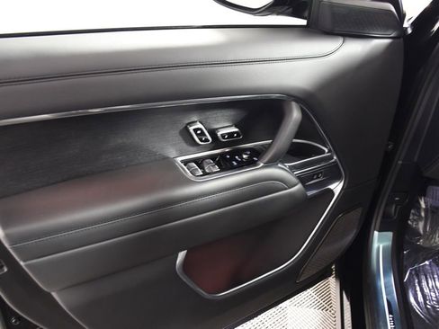 Used 2025 Land Rover Range Rover Long Wheelbase Autobiography image 14