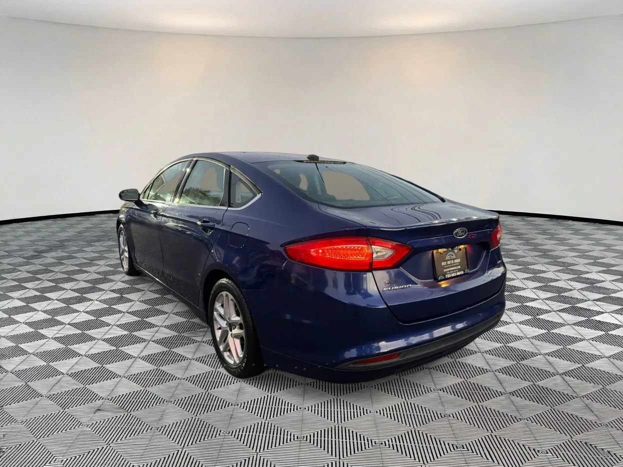 Used 2016 Ford Fusion SE FWD image 5