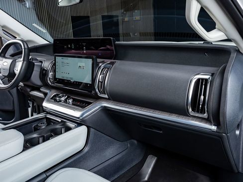 Used 2025 Ford Expedition Max Platinum w/ Platinum Ultimate Package image 18