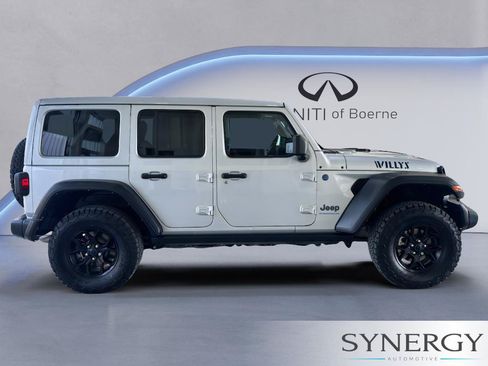 Used 2024 Jeep Wrangler Unlimited AWD/4WD image 4