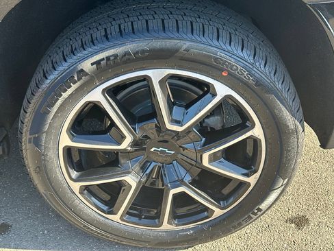 Used 2023 Chevrolet Suburban RST AWD/4WD image 10
