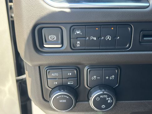 Used 2024 Chevrolet Tahoe LT AWD/4WD image 31