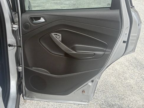 Used 2017 Ford Escape SE w/ Equipment Group 201A image 17