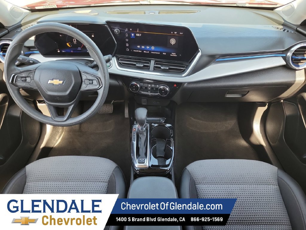 Used 2025 Chevrolet Trax LT FWD image 14