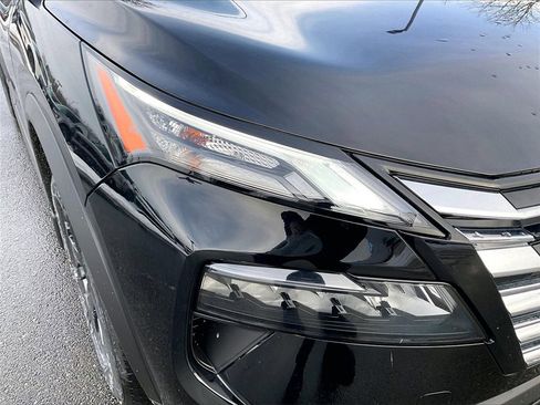 Used 2025 Nissan Rogue SV image 29