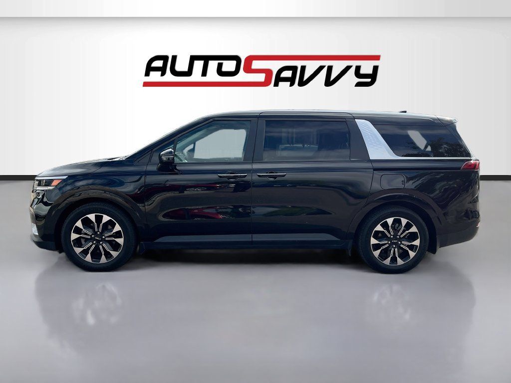 Used 2024 Kia Carnival EX FWD image 4