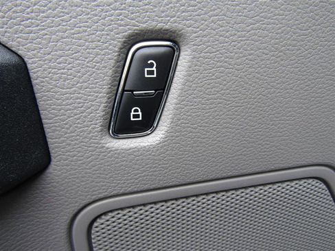 Used 2018 Ford F150 XL w/ Equipment Group 101A Mid image 11