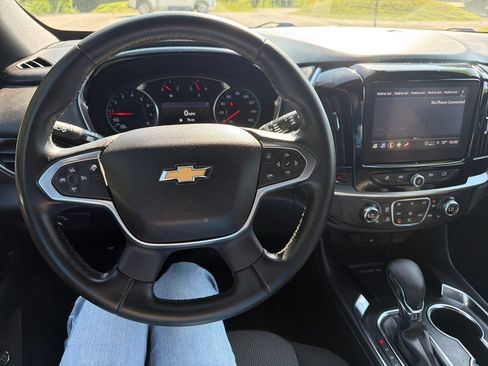 Used 2023 Chevrolet Traverse LT FWD image 14