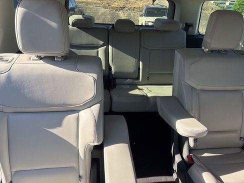 Used 2025 Ford Expedition Active AWD/4WD image 9