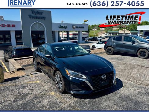 Used 2024 Nissan Altima 2.5 SV image 1