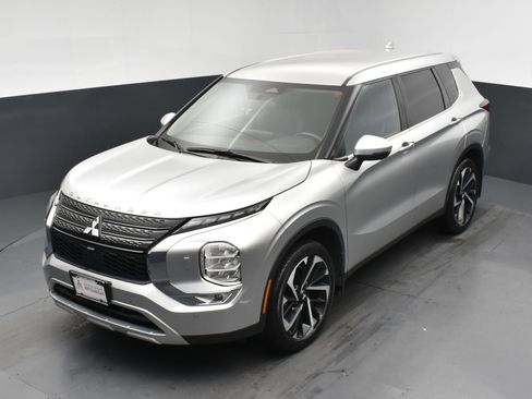 Used 2023 Mitsubishi Outlander SE image 20