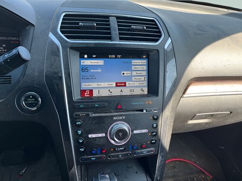 Used 2018 Ford Explorer Limited AWD/4WD image 10
