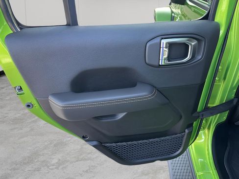 New 2025 Jeep Gladiator Sport image 17