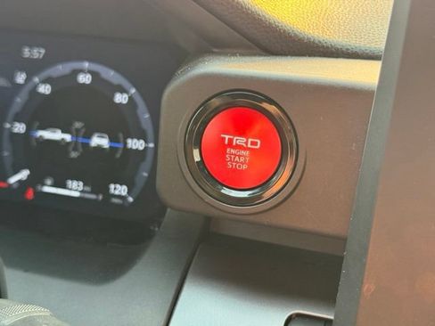 Used 2024 Toyota Tacoma TRD Sport AWD/4WD image 31