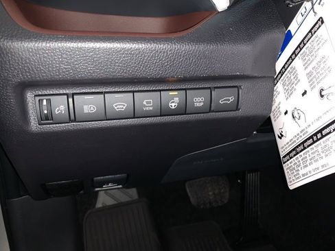 New 2025 Toyota RAV4 Limited image 27