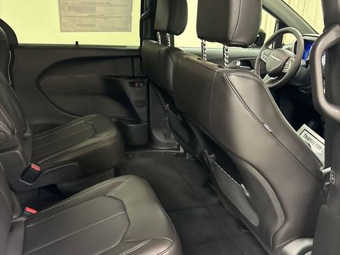New 2026 Chrysler Voyager LX image 33