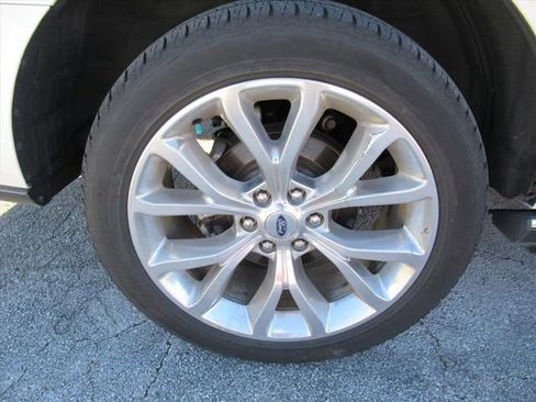 Used 2019 Ford Expedition Limited w/ Equipment Group 302A image 5