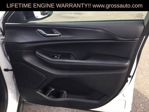 Used 2025 Jeep Grand Cherokee Altitude AWD/4WD image 19