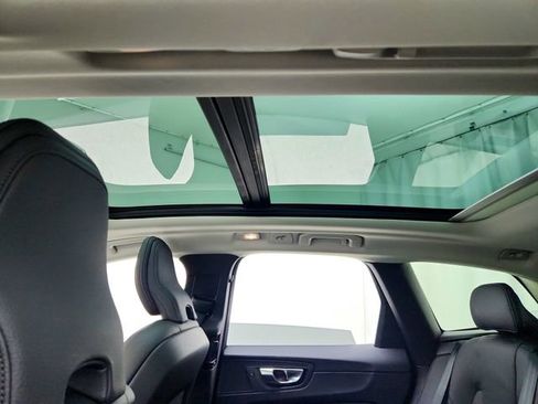 Certified 2025 Volvo XC60 B5 Plus image 18