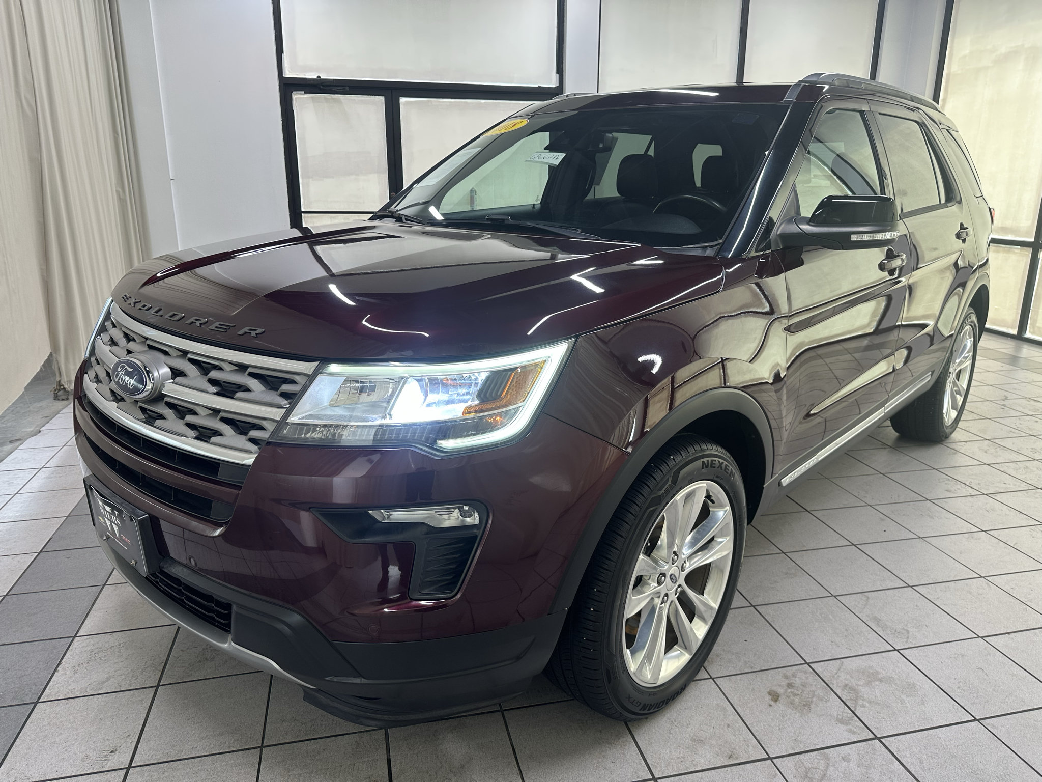 Used 2018 Ford Explorer XLT w/ Equipment Group 202A AWD/4WD image 11