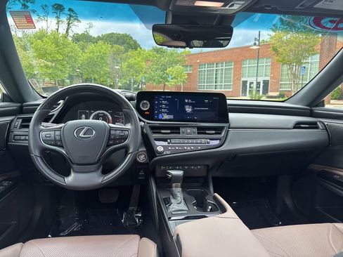 Used 2025 Lexus ES 350 Ultra Luxury FWD image 28