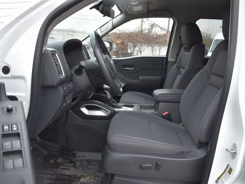 Used 2022 Nissan Frontier SV w/ Technology Package image 9