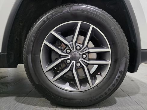 Used 2020 Jeep Grand Cherokee Limited AWD/4WD image 25