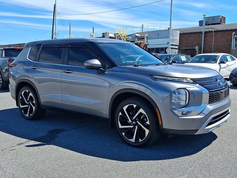 Used 2024 Mitsubishi Outlander SE AWD/4WD image 3