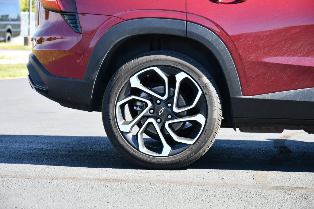 Used 2025 Chevrolet Trax RS w/ Sunroof Package FWD image 10