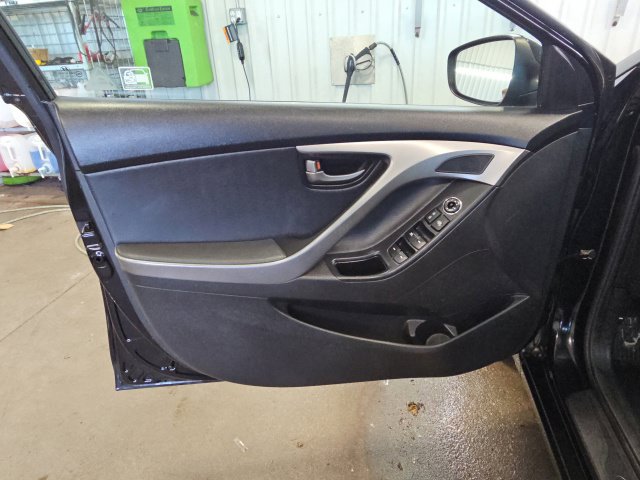 Used 2013 Hyundai Elantra Limited FWD image 11