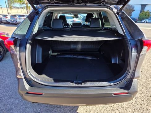 Used 2022 Toyota RAV4 XLE Premium image 11