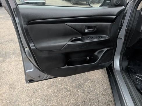Used 2019 Mitsubishi Outlander ES FWD image 8