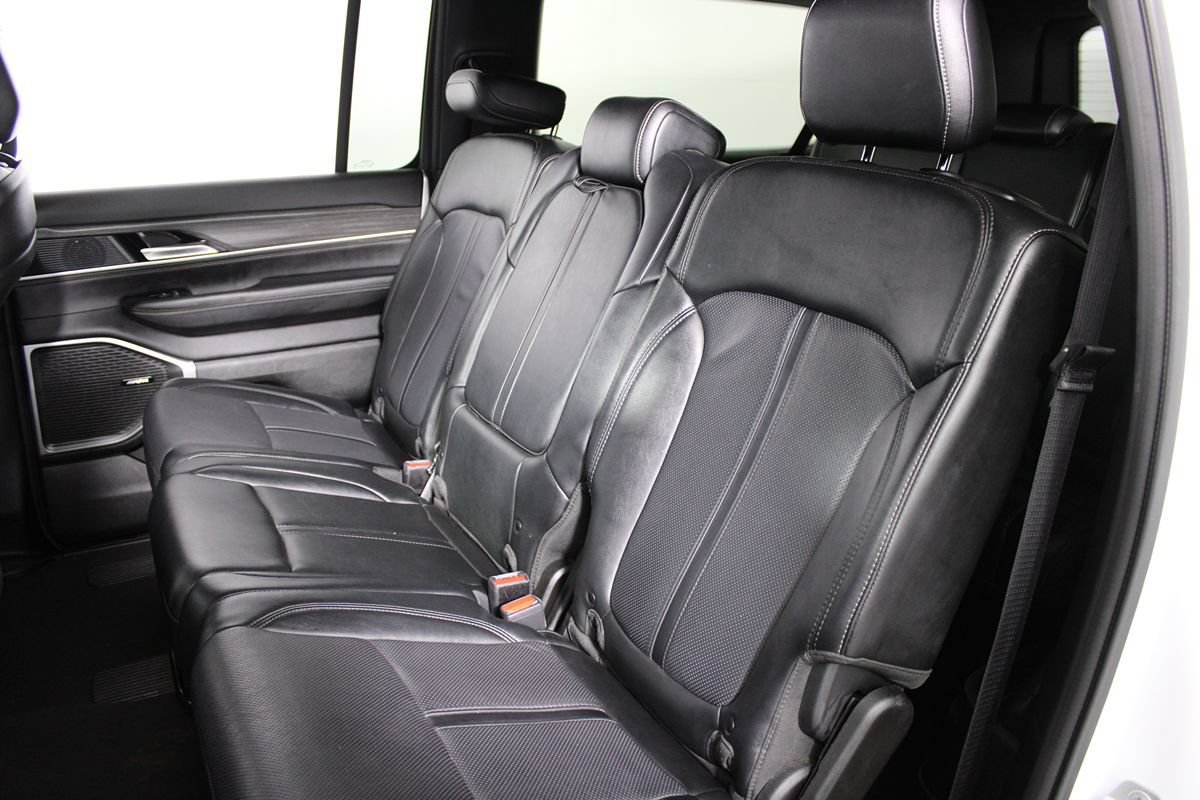 Used 2024 Jeep Wagoneer L Series II RWD image 22