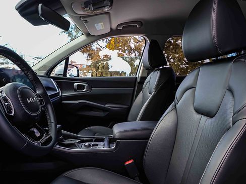 Certified 2025 Kia Sorento S image 8