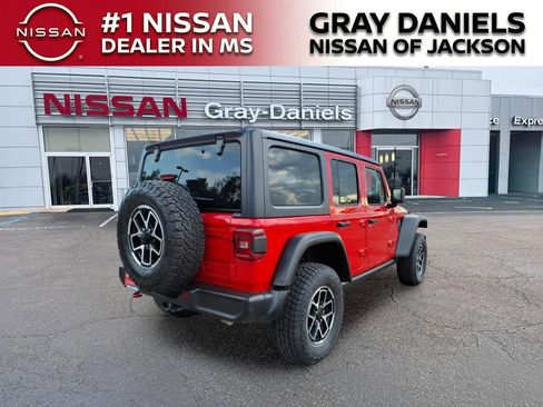 Used 2024 Jeep Wrangler Unlimited Rubicon AWD/4WD image 7