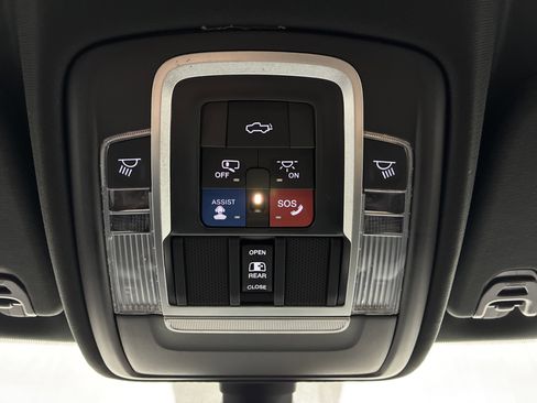 Used 2020 RAM 1500 Laramie AWD/4WD image 21
