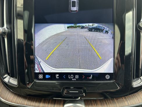 Used 2023 Volvo XC60 B5 Plus w/ Climate Package AWD/4WD image 28
