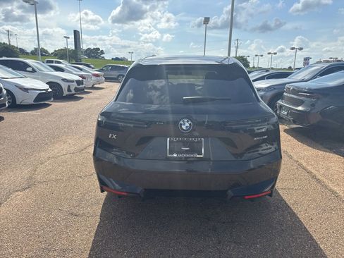 Used 2023 BMW iX xDrive50 w/ Premium Package AWD/4WD image 6