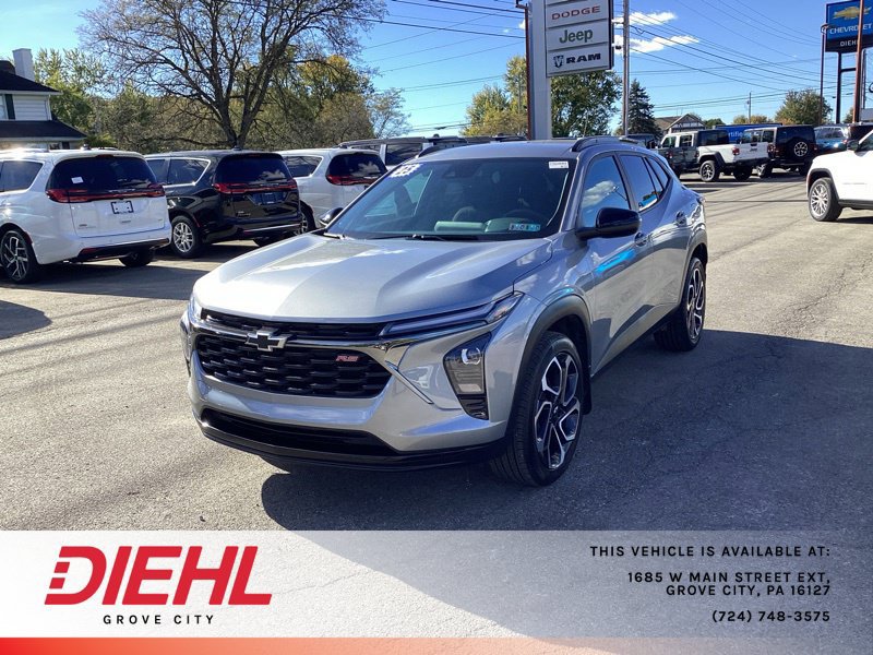 Used 2025 Chevrolet Trax RS w/ Driver Confidence Package FWD image 3
