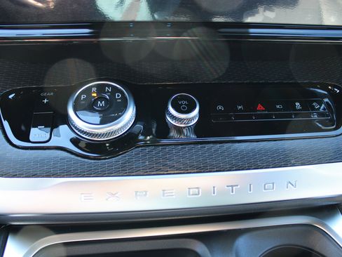 New 2025 Ford Expedition Max Platinum w/ Stealth Performance Package image 29